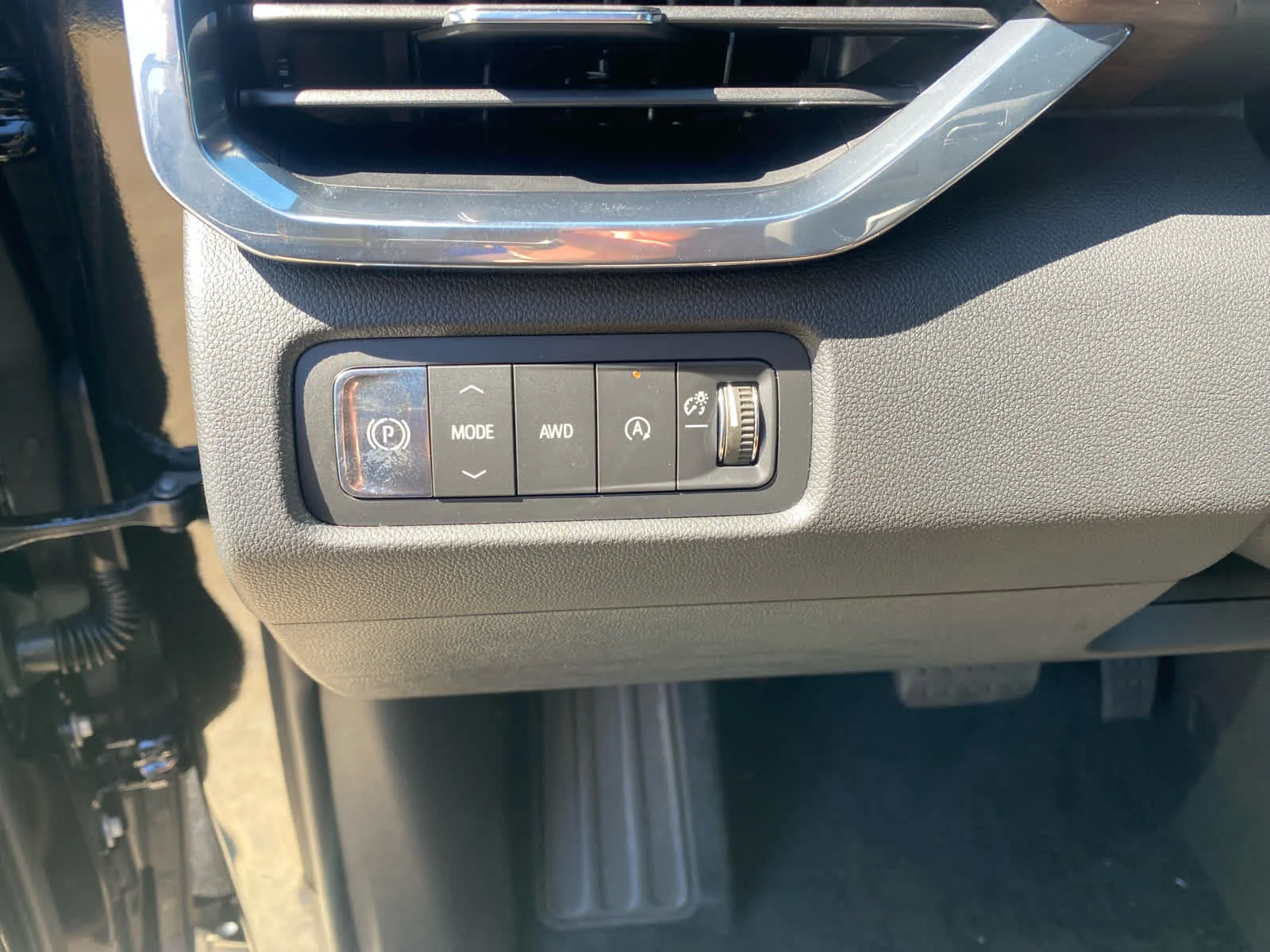 New 2026 Ebony Twilight Metallic GMC Denali Ultimate image 13