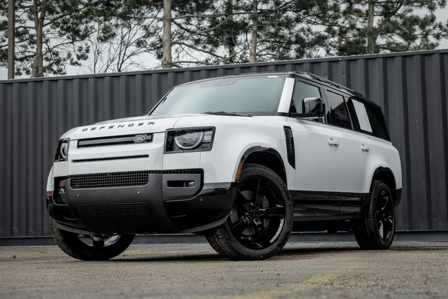 2026 Land Rover Defender 130 X-Dynamic SE
