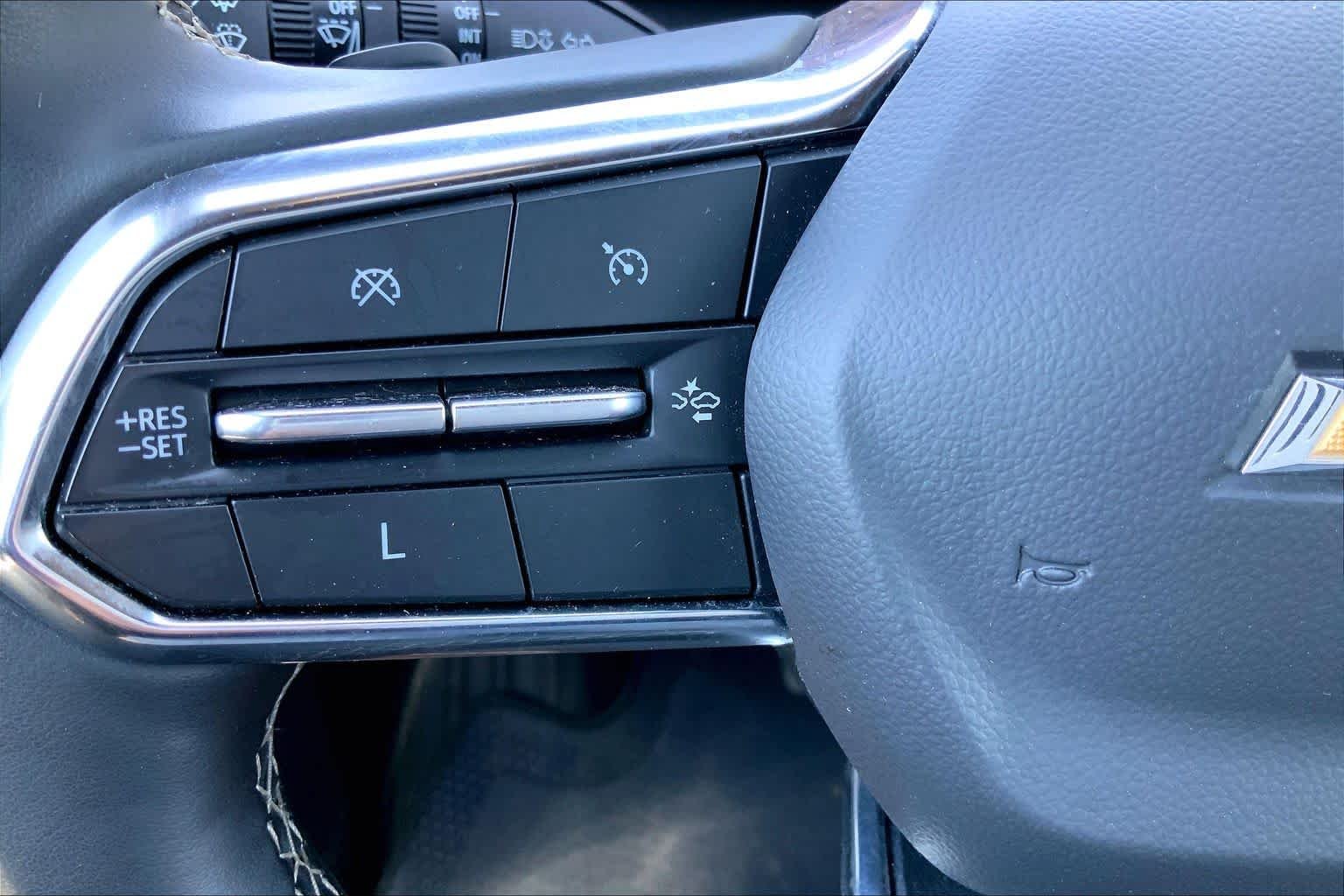 Used 2025 Summit White Chevrolet FWD LT image 24