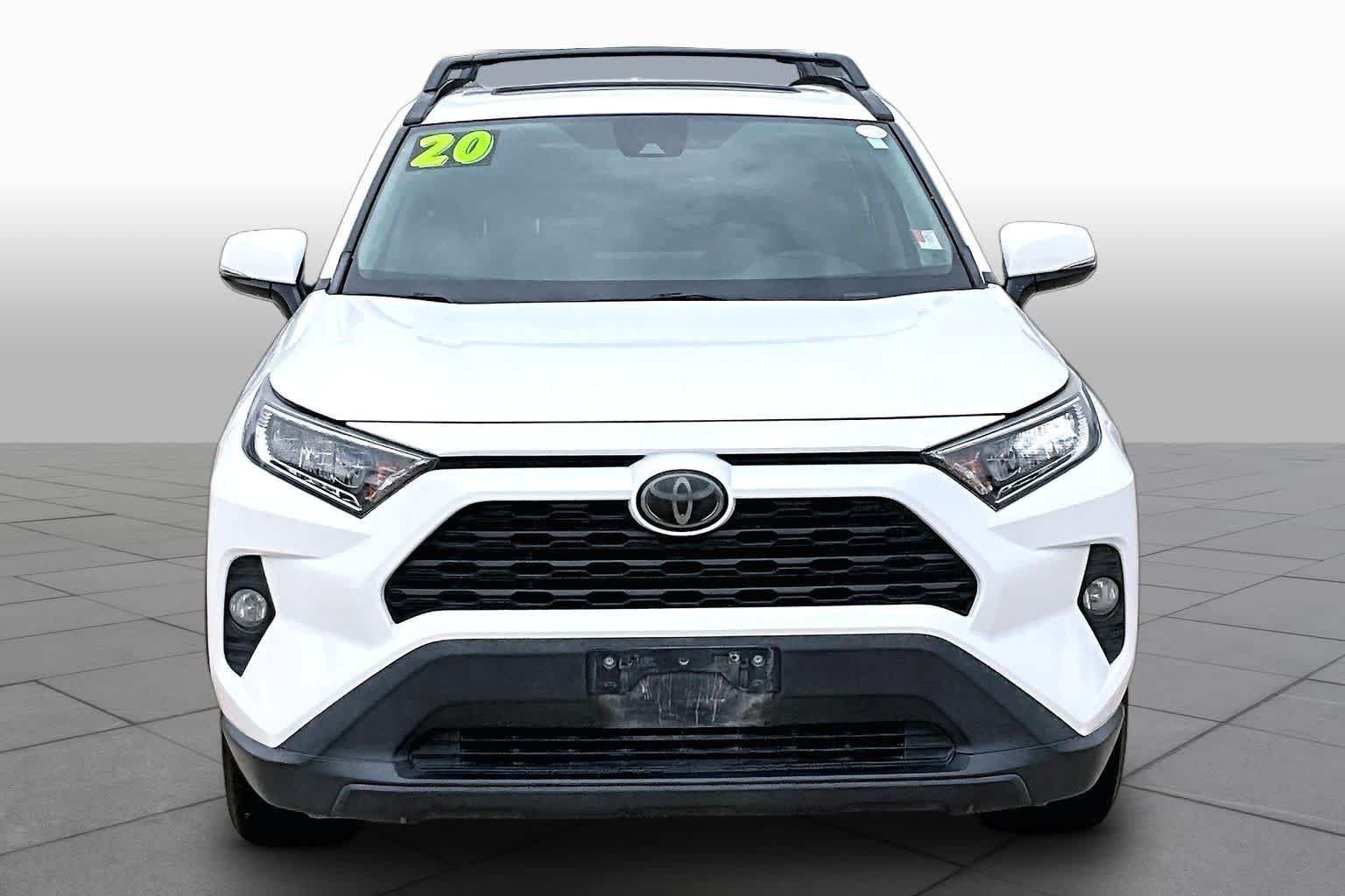 Used 2020 Super White Toyota XLE image 5