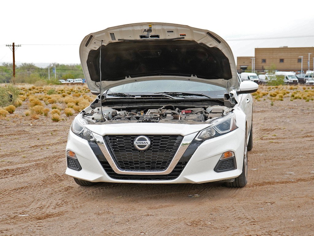 Used 2021 White Nissan 2.5 S image 4