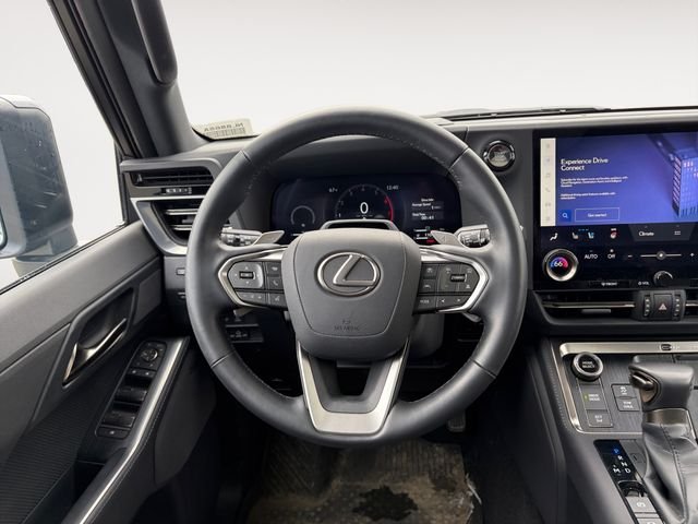 Used 2025  Lexus 550 Luxury+ image 13