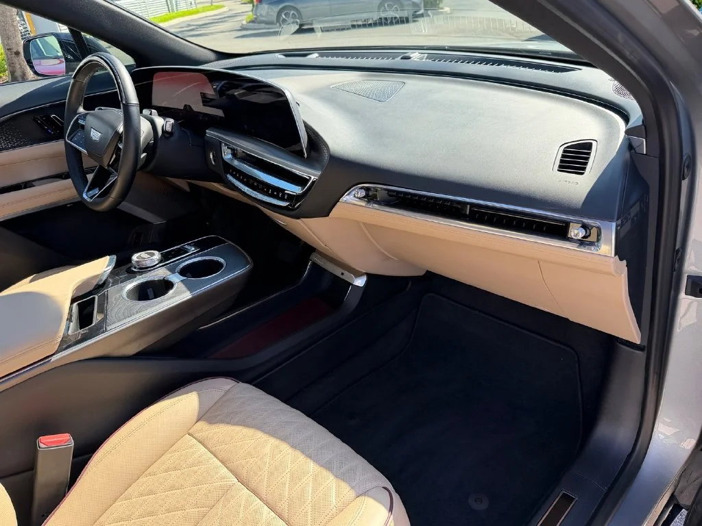 Used 2024 Silver Cadillac Luxury image 21