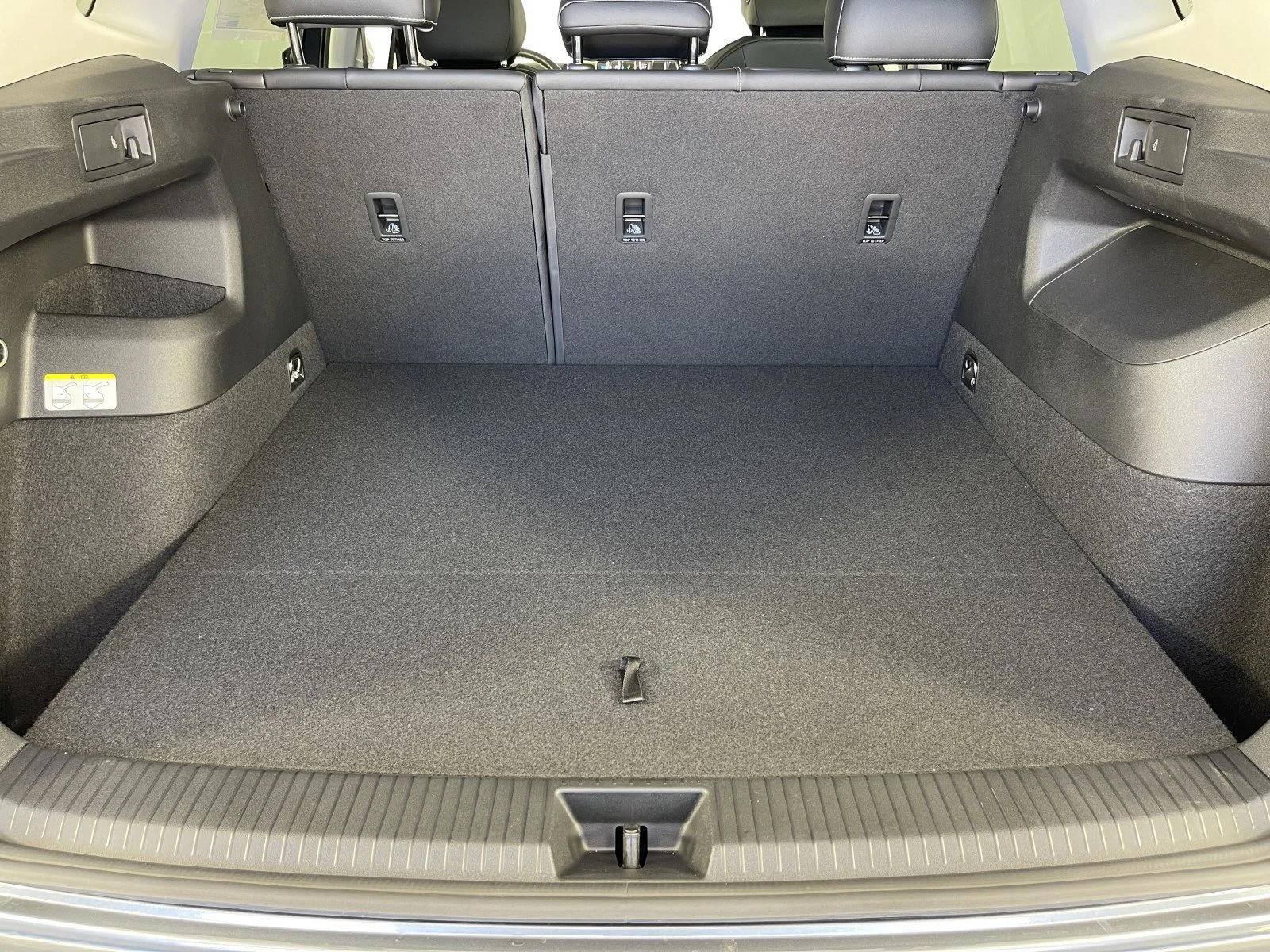 2025 Volkswagen Tiguan SE - Photo 34