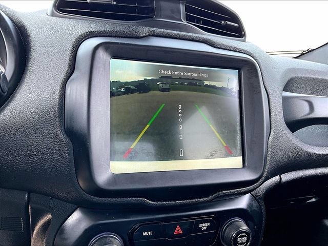 Used 2020 Alpine White Clea Jeep Altitude image 26
