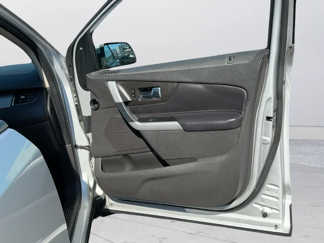 Used 2013 Ingot Silver Ford SEL image 22