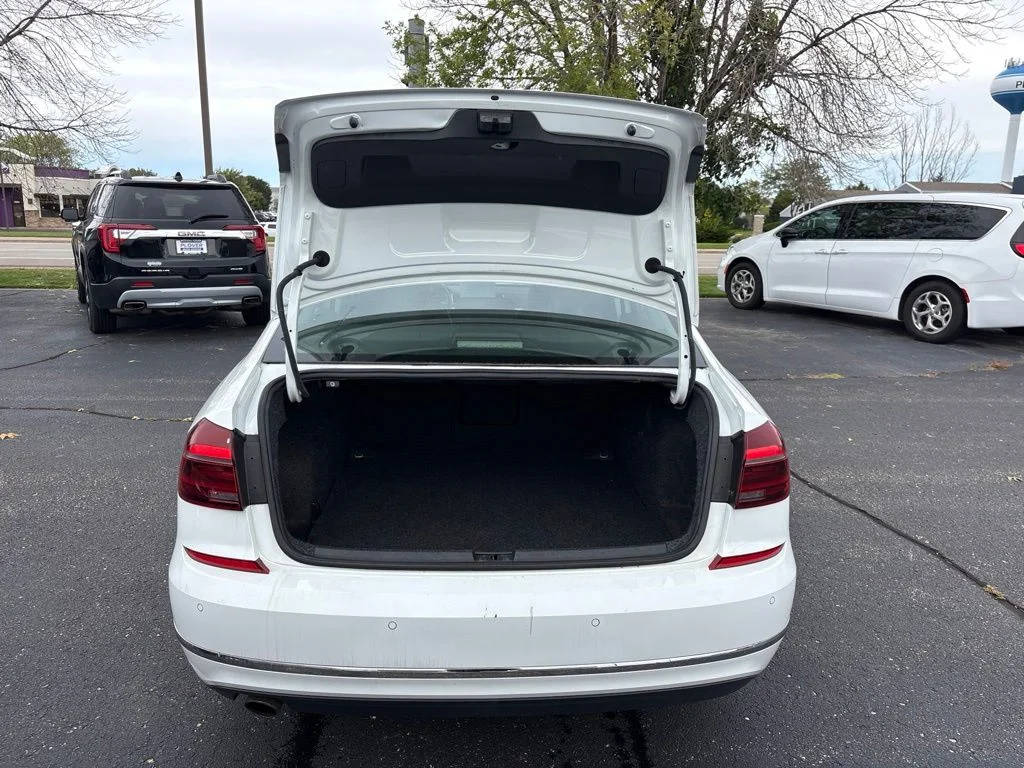 Used 2017 Pure White Volkswagen SEL Premium image 26