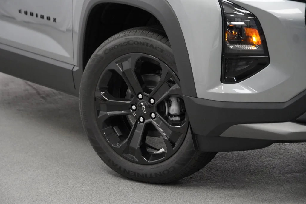 New 2027 Sterling Gray Metallic Chevrolet LT image 10
