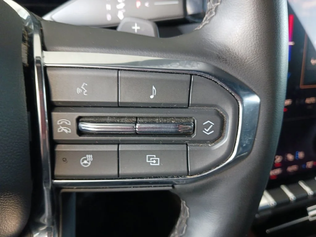 Used 2025 Sterling Metallic GMC Denali image 35