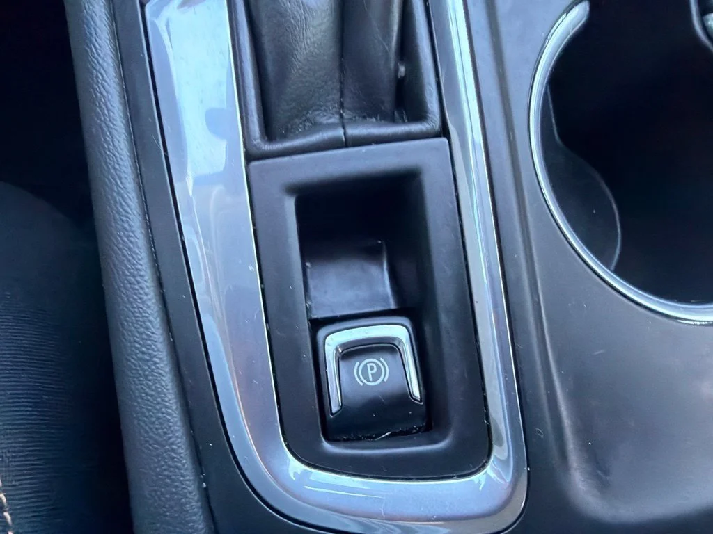 Used 2024 Summit White Chevrolet LT image 25