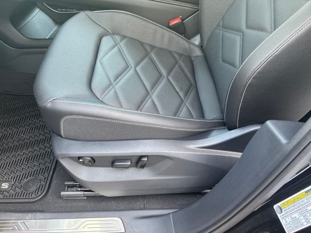 New 2026 Deep Black Volkswagen 2.0T SE w/Technology image 9