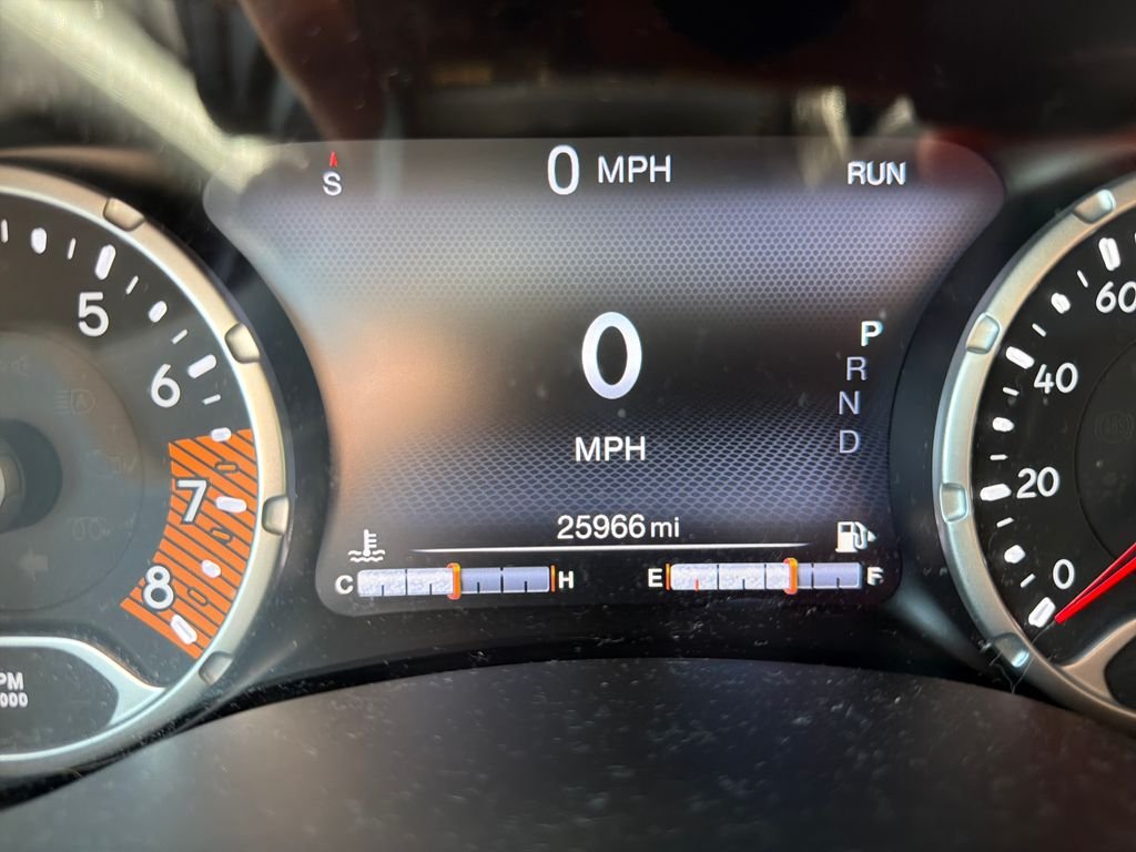 Used 2021 White Jeep Latitude image 9