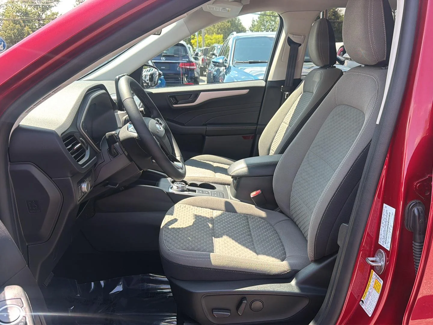 Used 2022 Rapid Red Metallic Tinted Clearcoat Ford SE image 8
