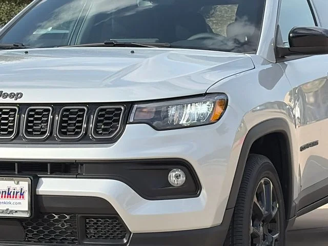 New 2026 Silver Zynith Metallic Clear-Coat Exterior Paint Jeep Latitude image 7