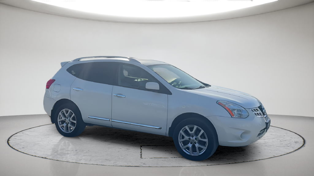 Used 2012 White Nissan SL image 3