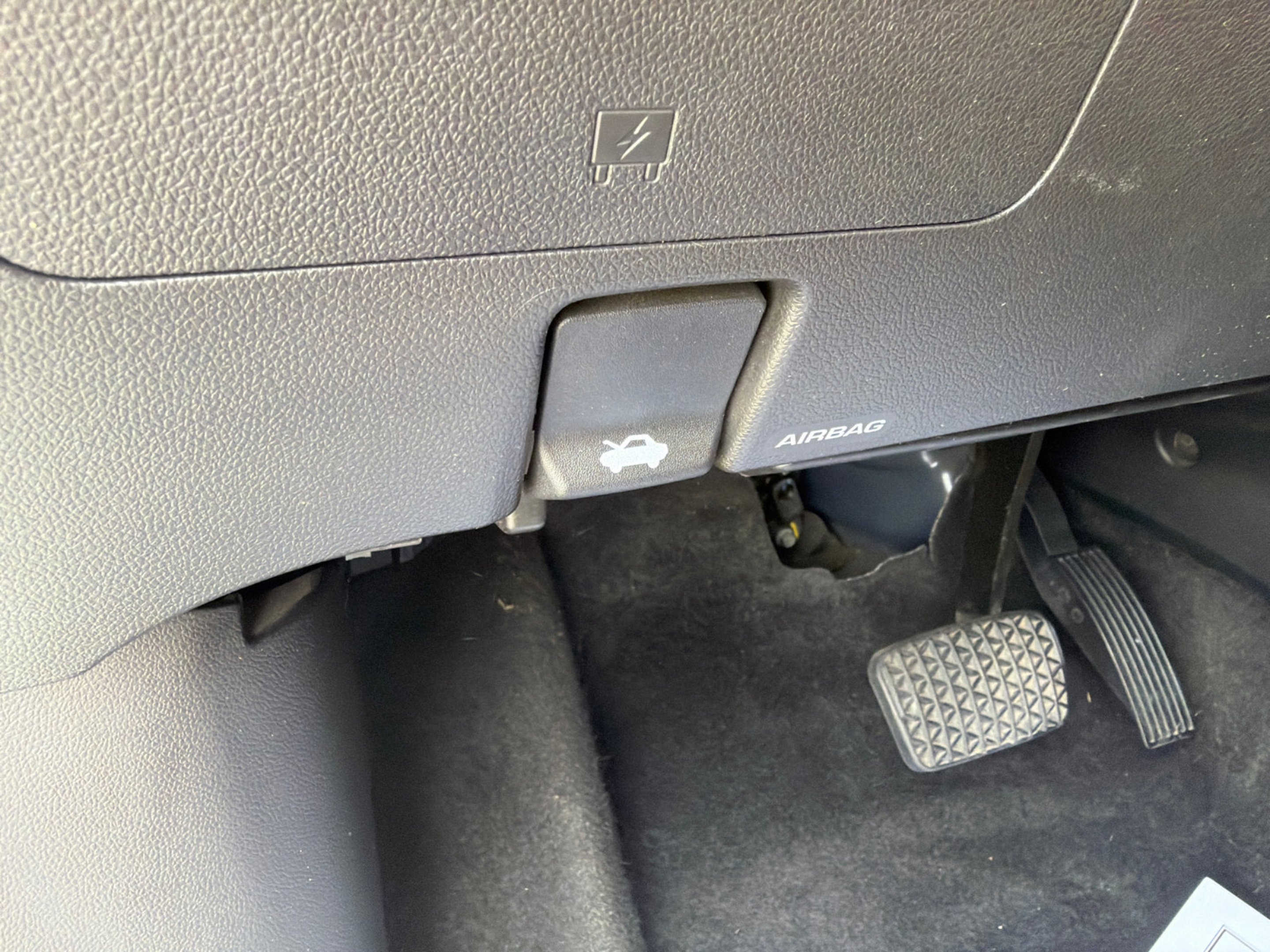 Used 2022 Summit White Chevrolet LS image 30