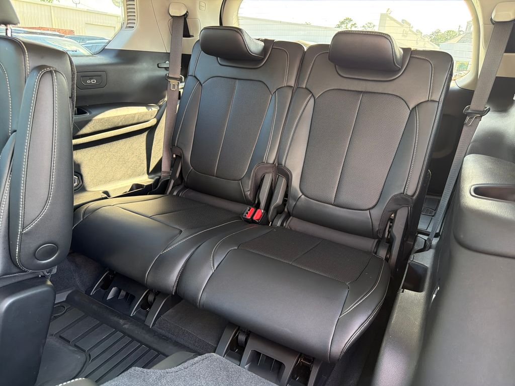 Used 2023 Silver Jeep Limited image 34
