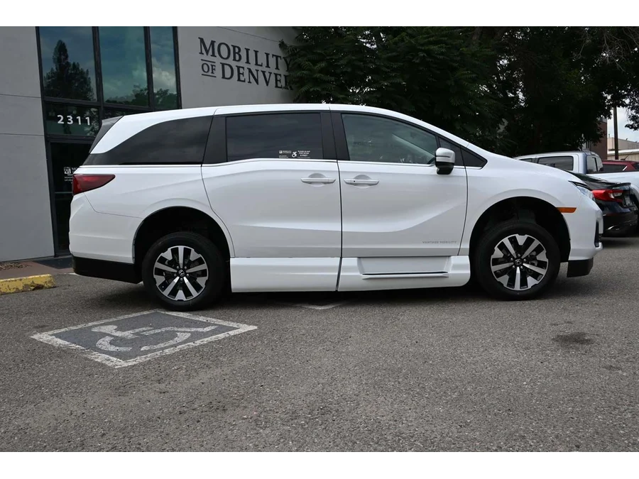 2025 Honda Odyssey EX-L - Photo 5