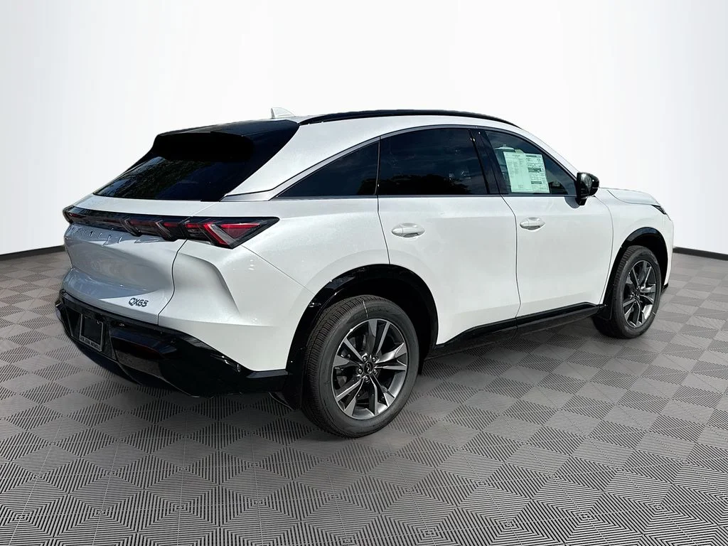 New 2027 RADIANT WHITE INFINITI Luxe AWD image 5