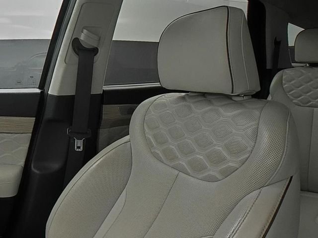 Used 2021 White Hyundai Calligraphy image 39