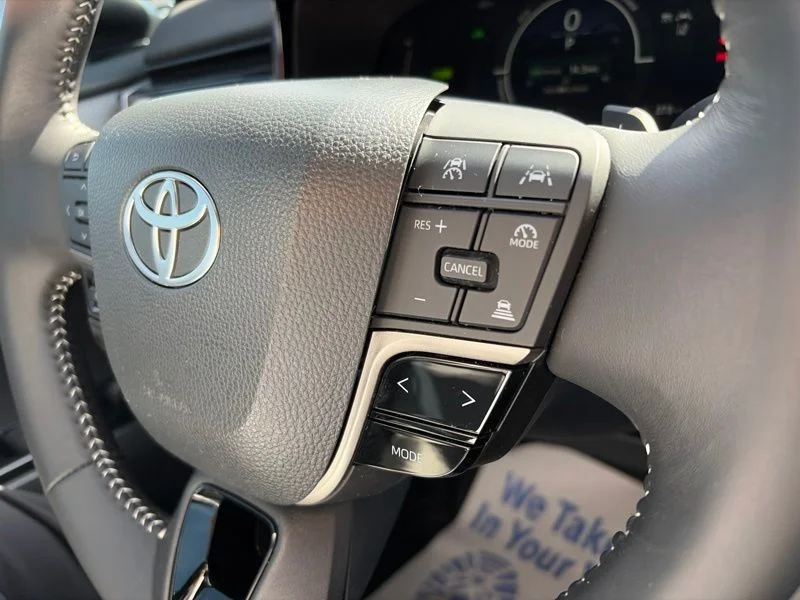 Used 2025  Toyota SE image 26