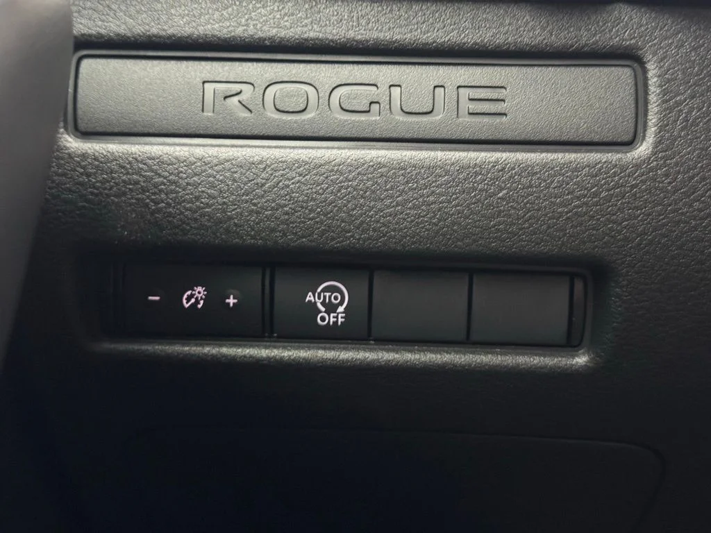 Used 2024 Glacier White Nissan S image 18