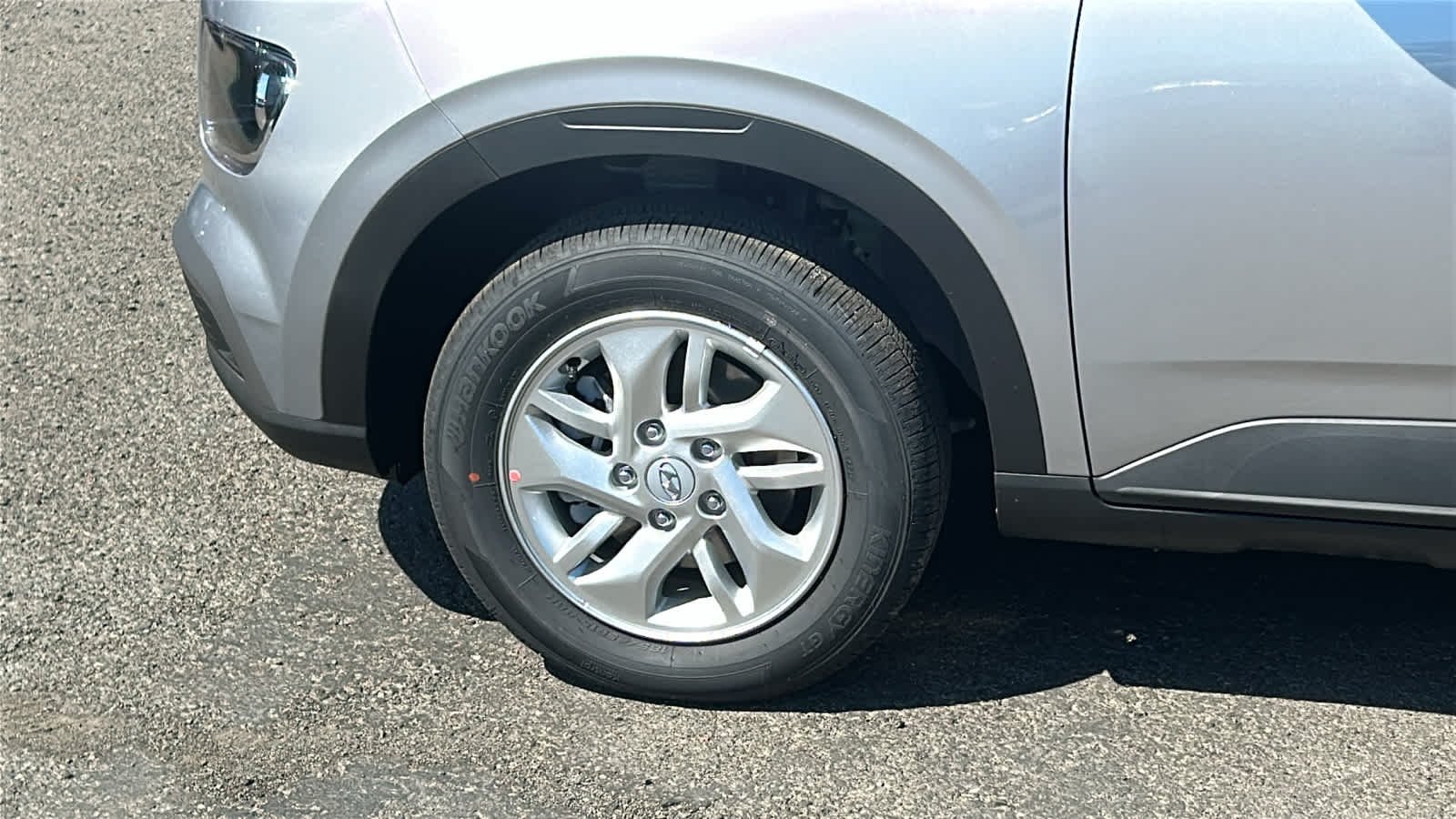 New 2026 Shimmering Silver Hyundai SE image 9