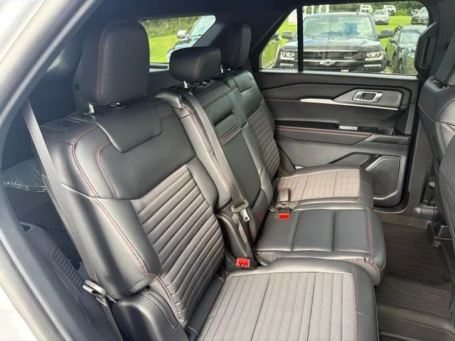 New 2026 Space White Metallic Ford ST-Line image 47