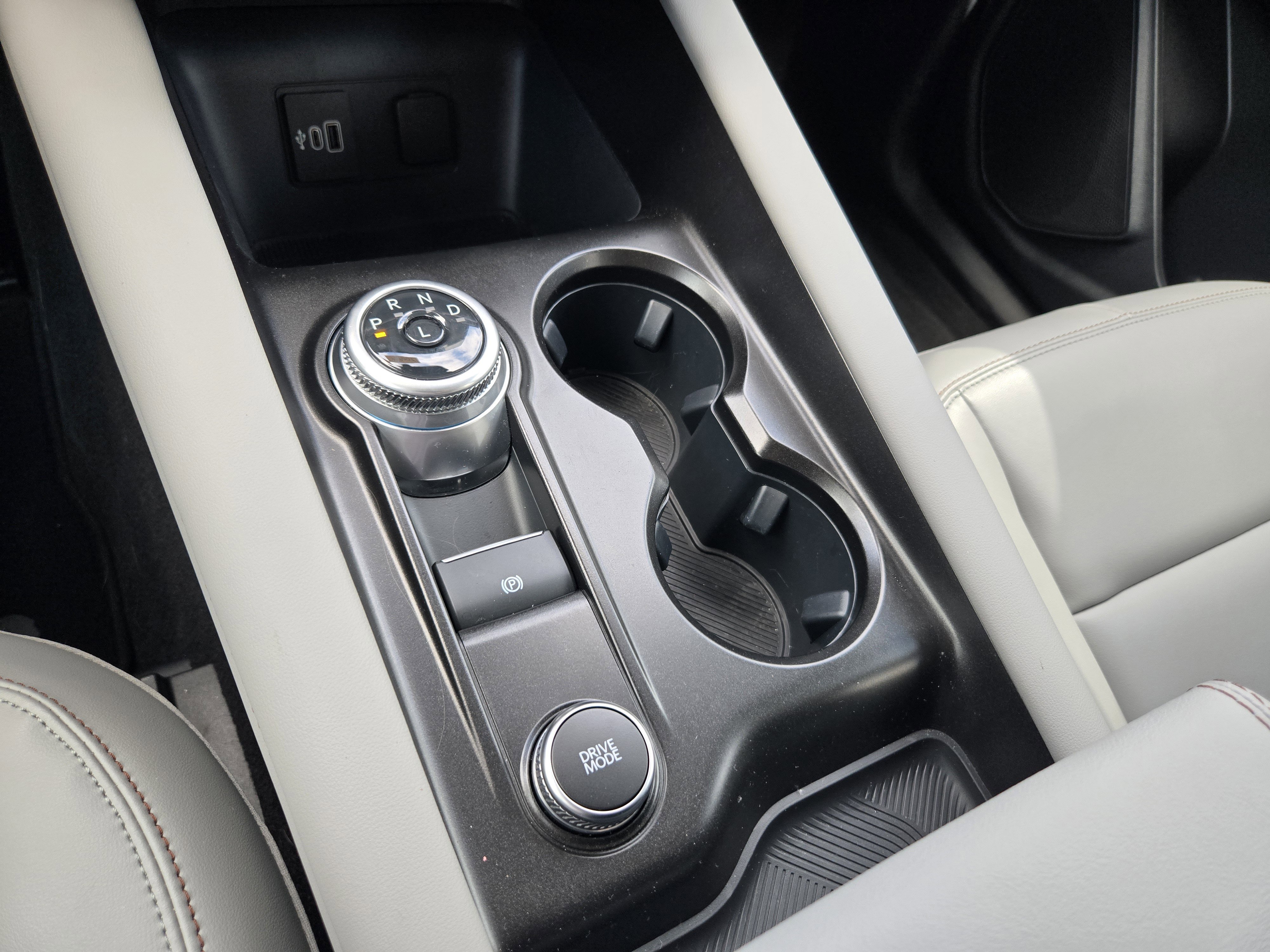New 2026 Star White Metallic Tri-Coat Ford Active image 13