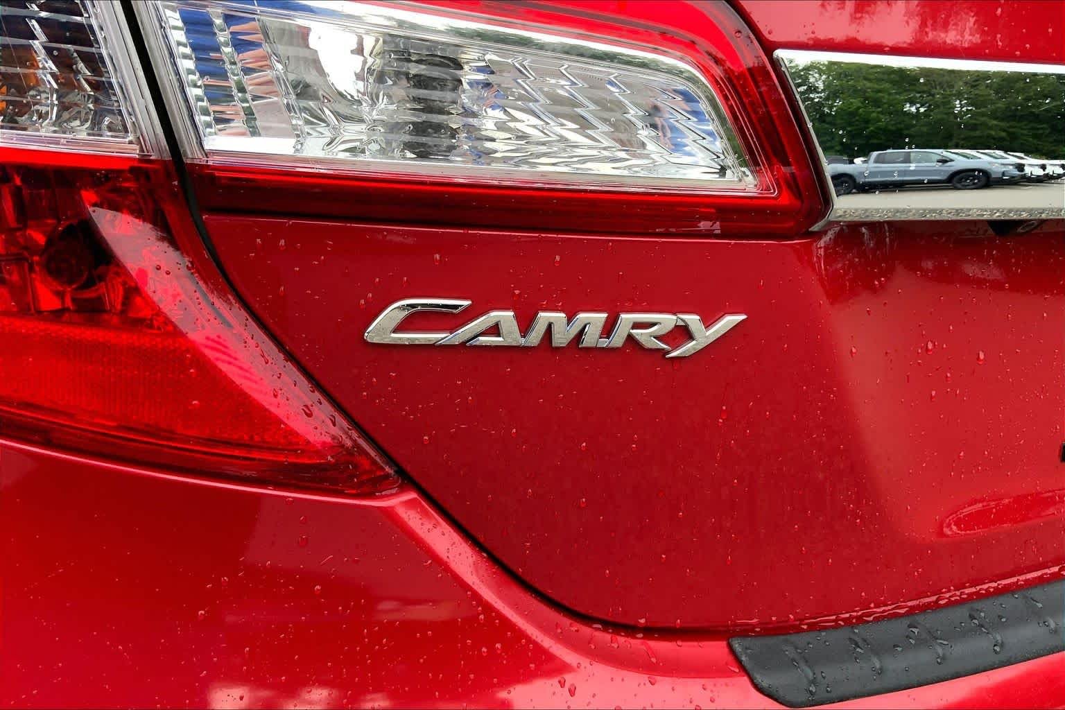 Used 2013 Barcelona Red Metallic Toyota LE image 33