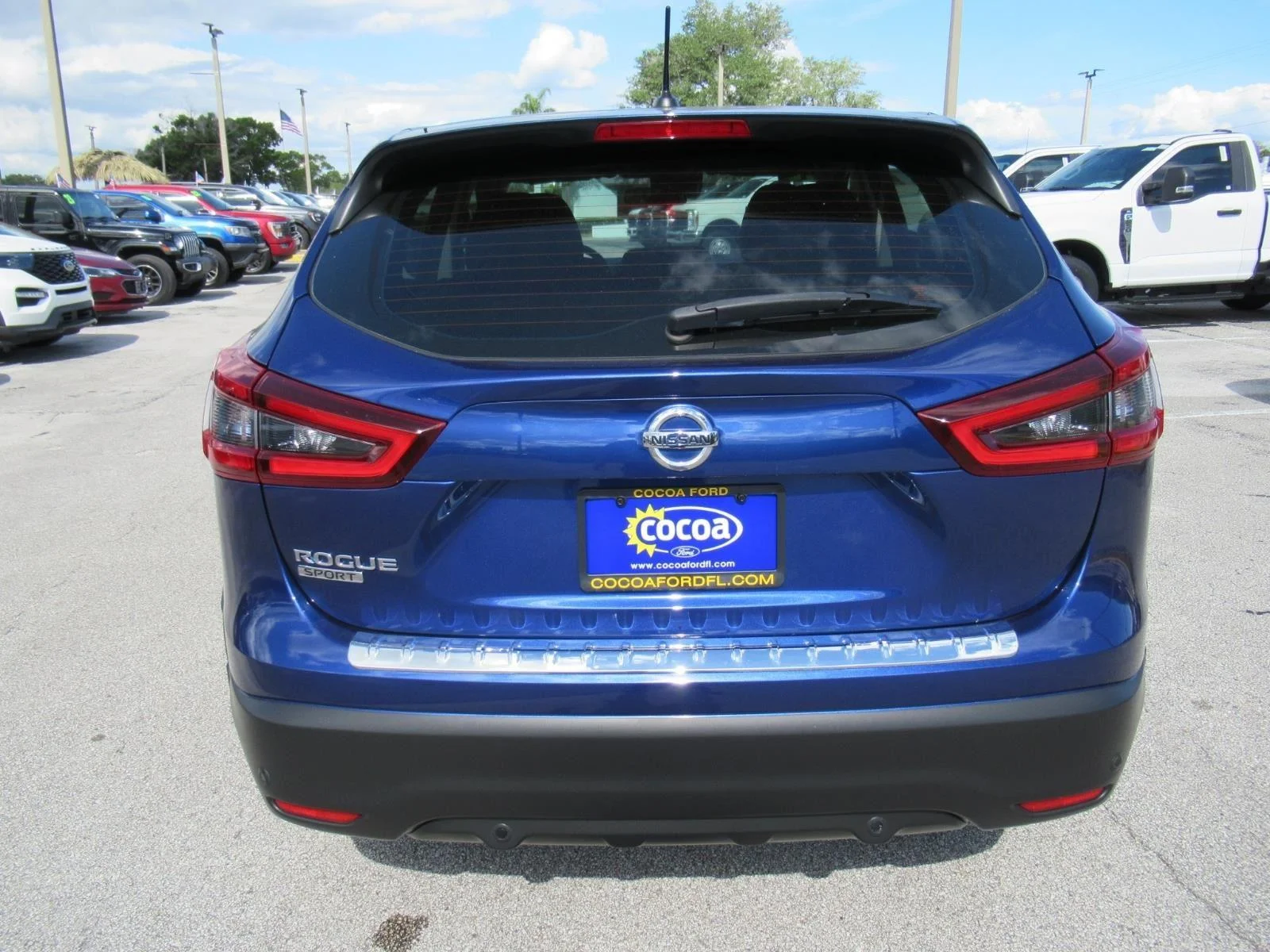 Used 2020 Caspian Blue Nissan S image 6