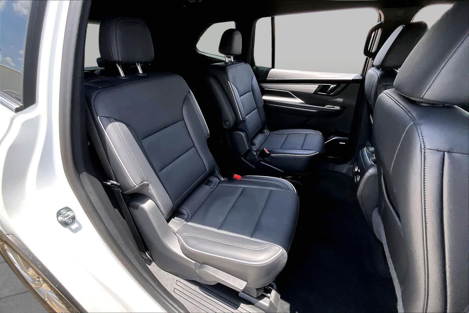 Used 2025 Summit White Buick Preferred image 20