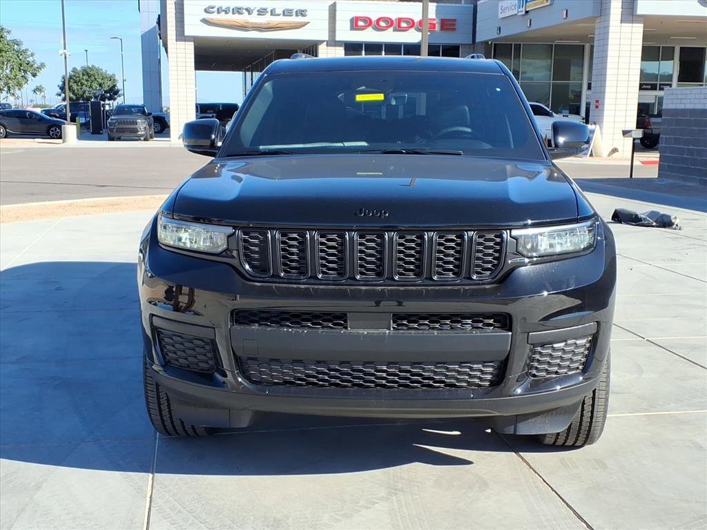 New 2025 Diamond Black Crystal Pearl-Coat Exterior Paint Jeep Altitude X image 2
