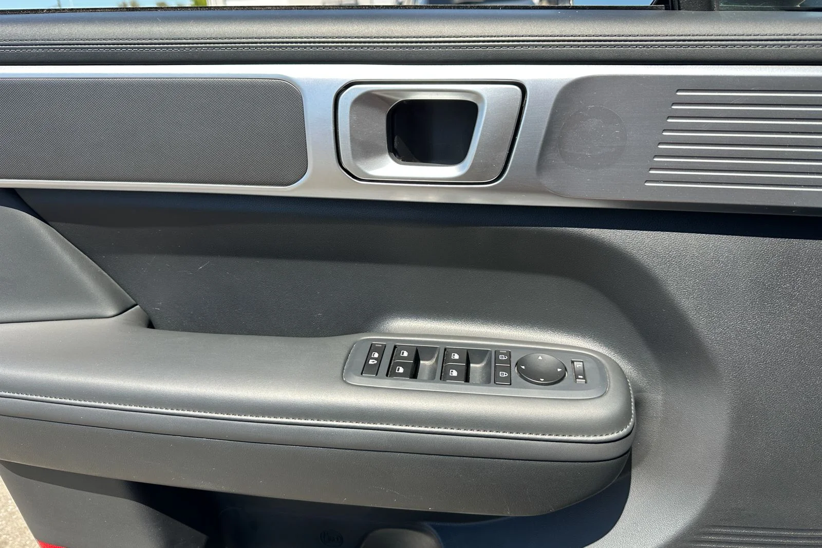 Used 2025 Ecotronic Gray Hyundai SEL image 23