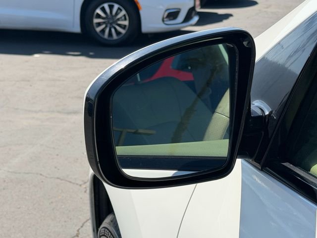 Used 2012 White Nissan LE image 11