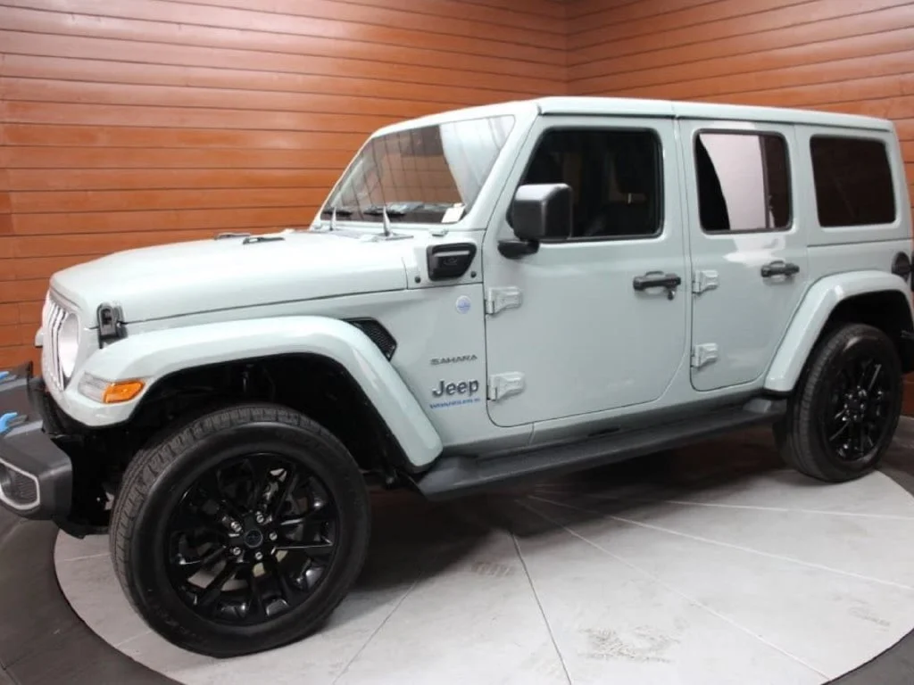 Used 2024 Earl Clearcoat Jeep Sahara 4xe image 31