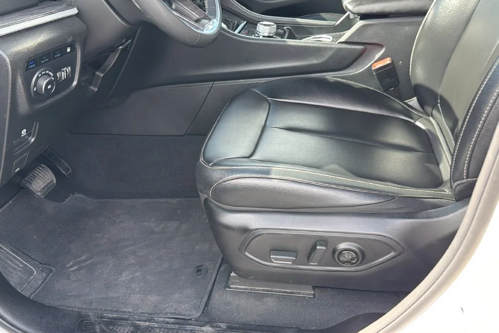 Used 2024 White Jeep LIMI image 19