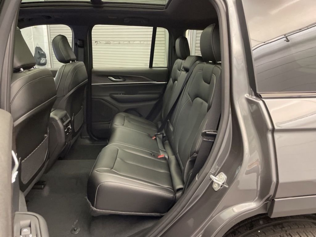 New 2025 Baltic Gray Metallic Clear-Coat Exterior Paint Jeep Limited image 17