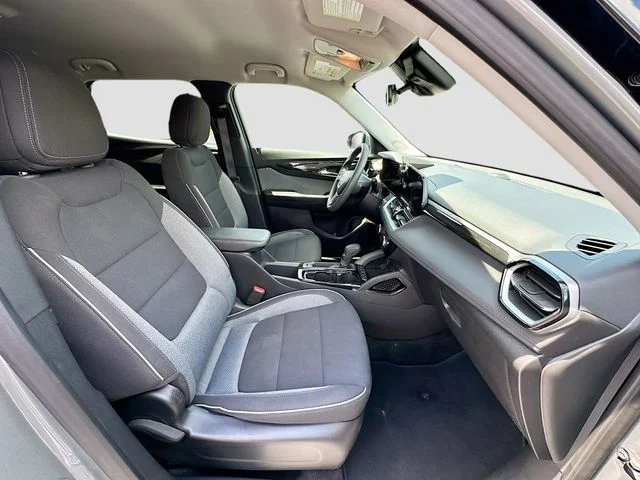 Used 2025 Gray Chevrolet LT image 25