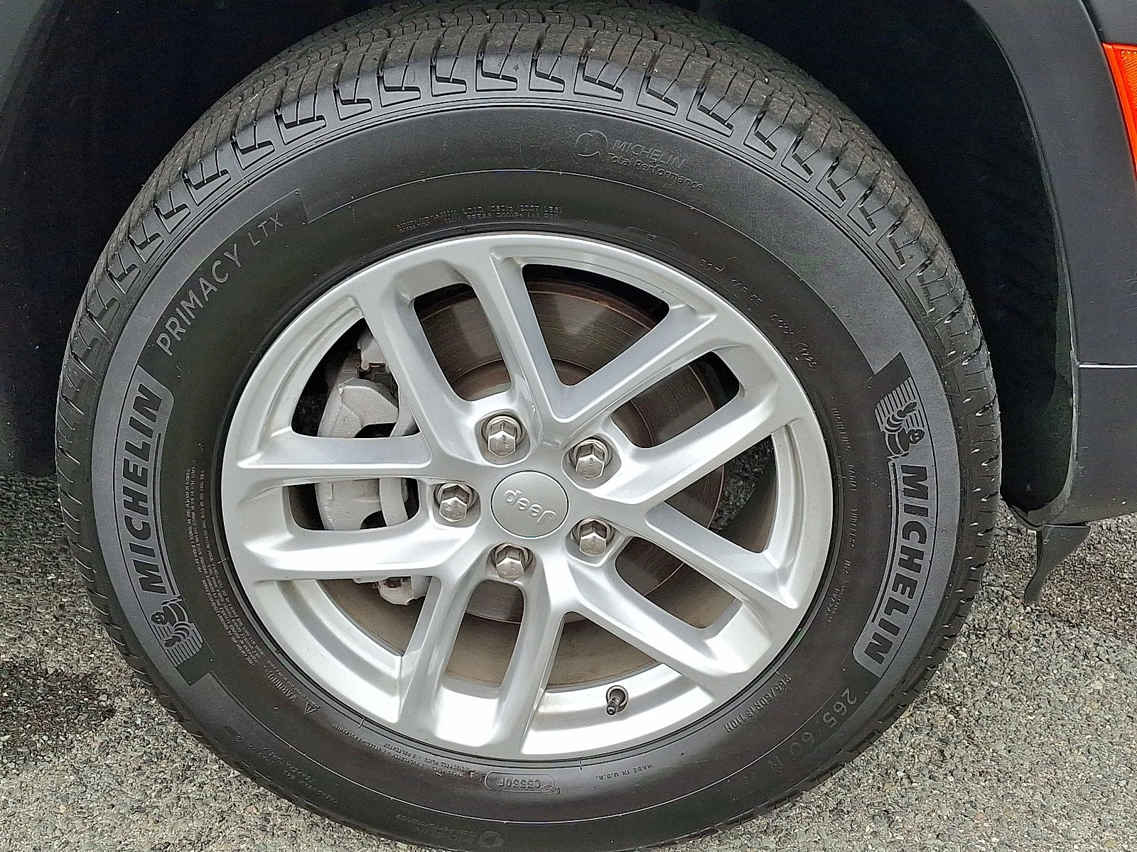 Certified Used 2025 Baltic Gray Metallic Clearcoat Jeep Laredo X image 9