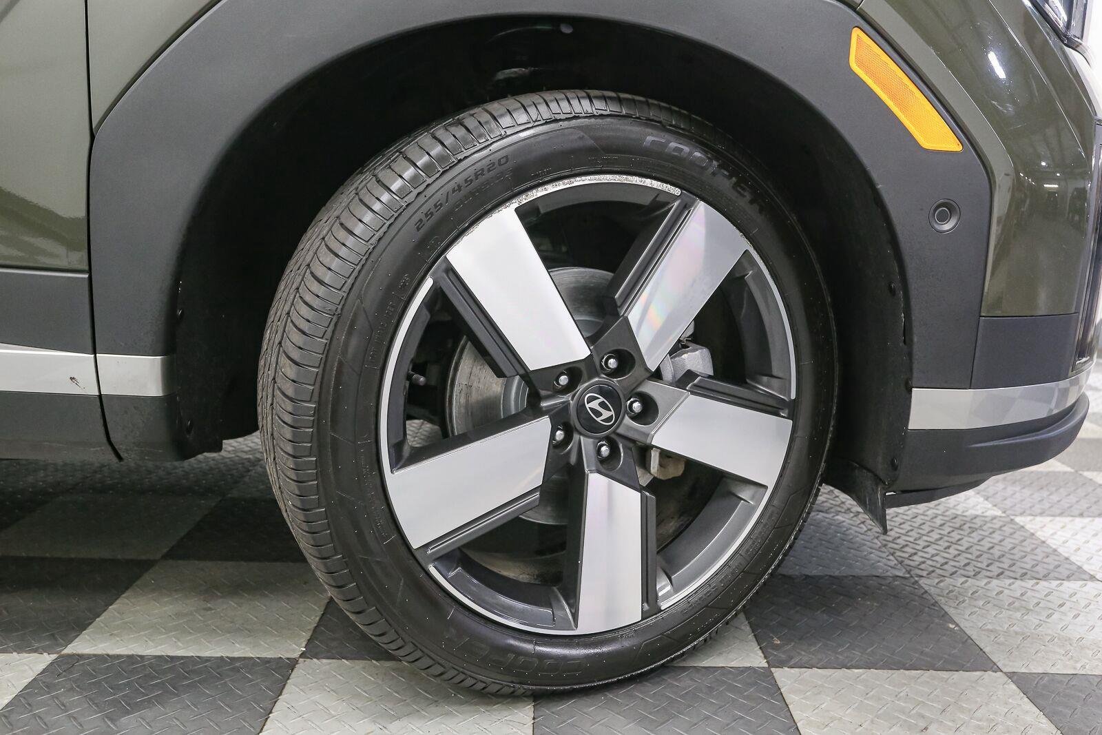Used 2024 Rockwood Green Hyundai Limited image 15