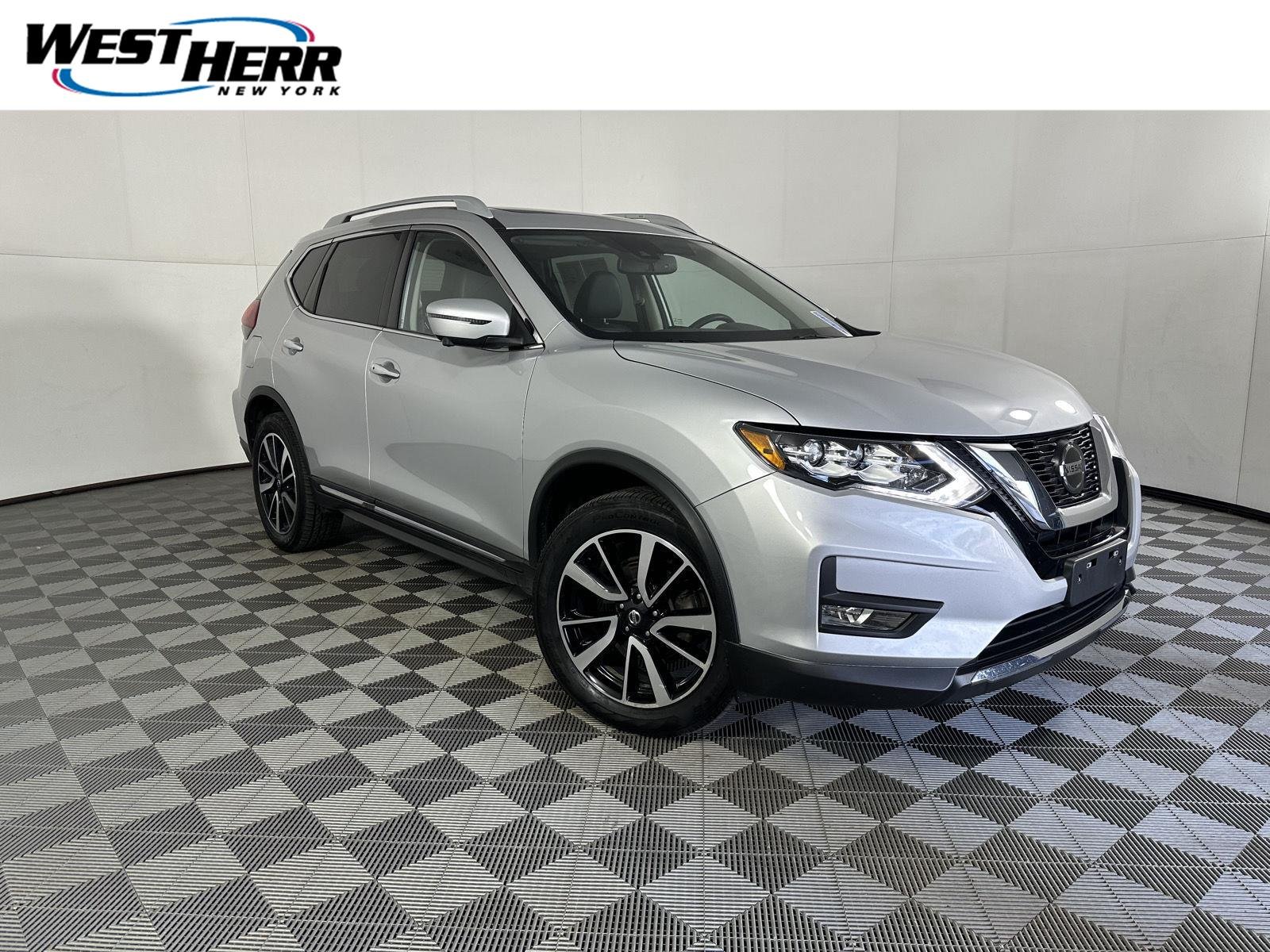 Used 2019 Brilliant Silver Metallic Nissan SL image 1
