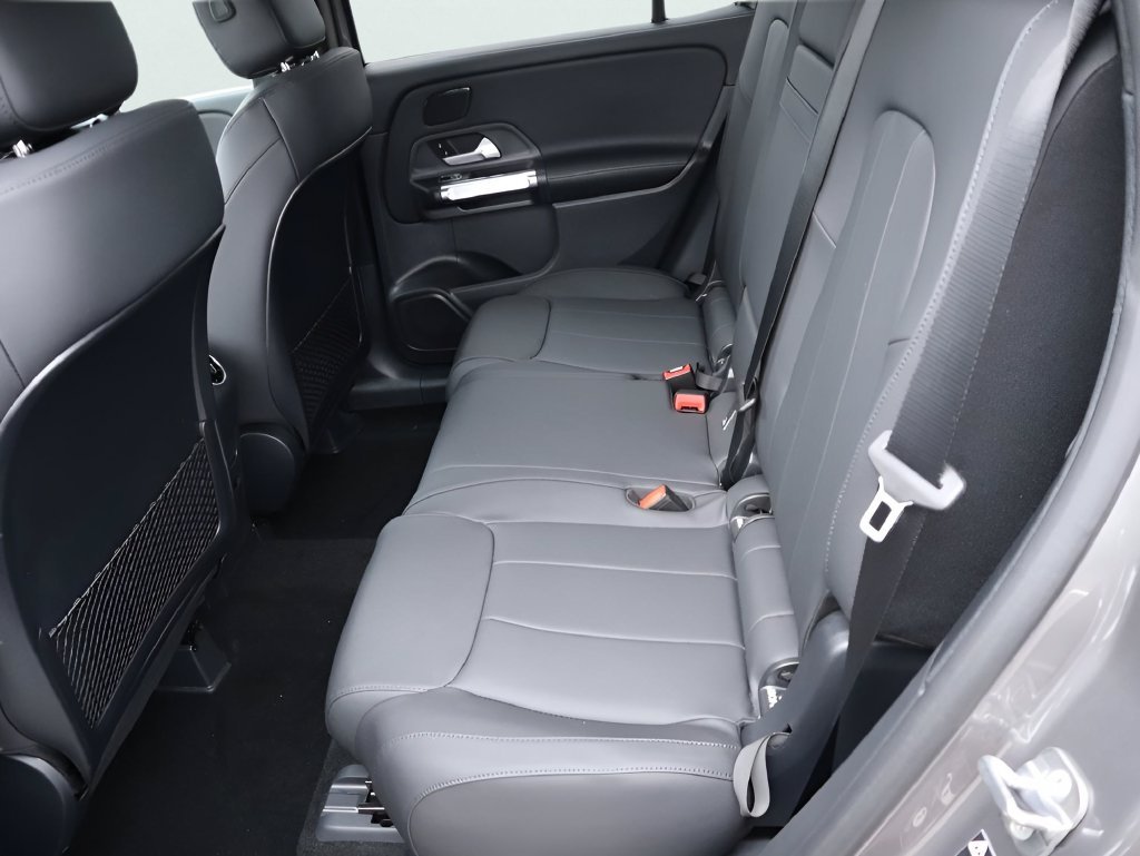 Used 2026 Mountain Grey Metallic Mercedes-Benz GLB 250 image 22