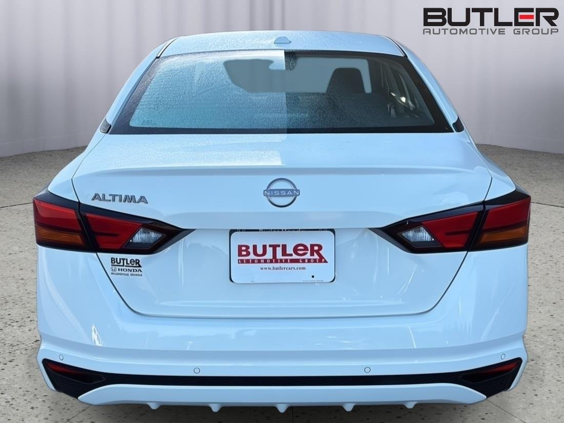 Used 2025 Glacier White Nissan SV image 5