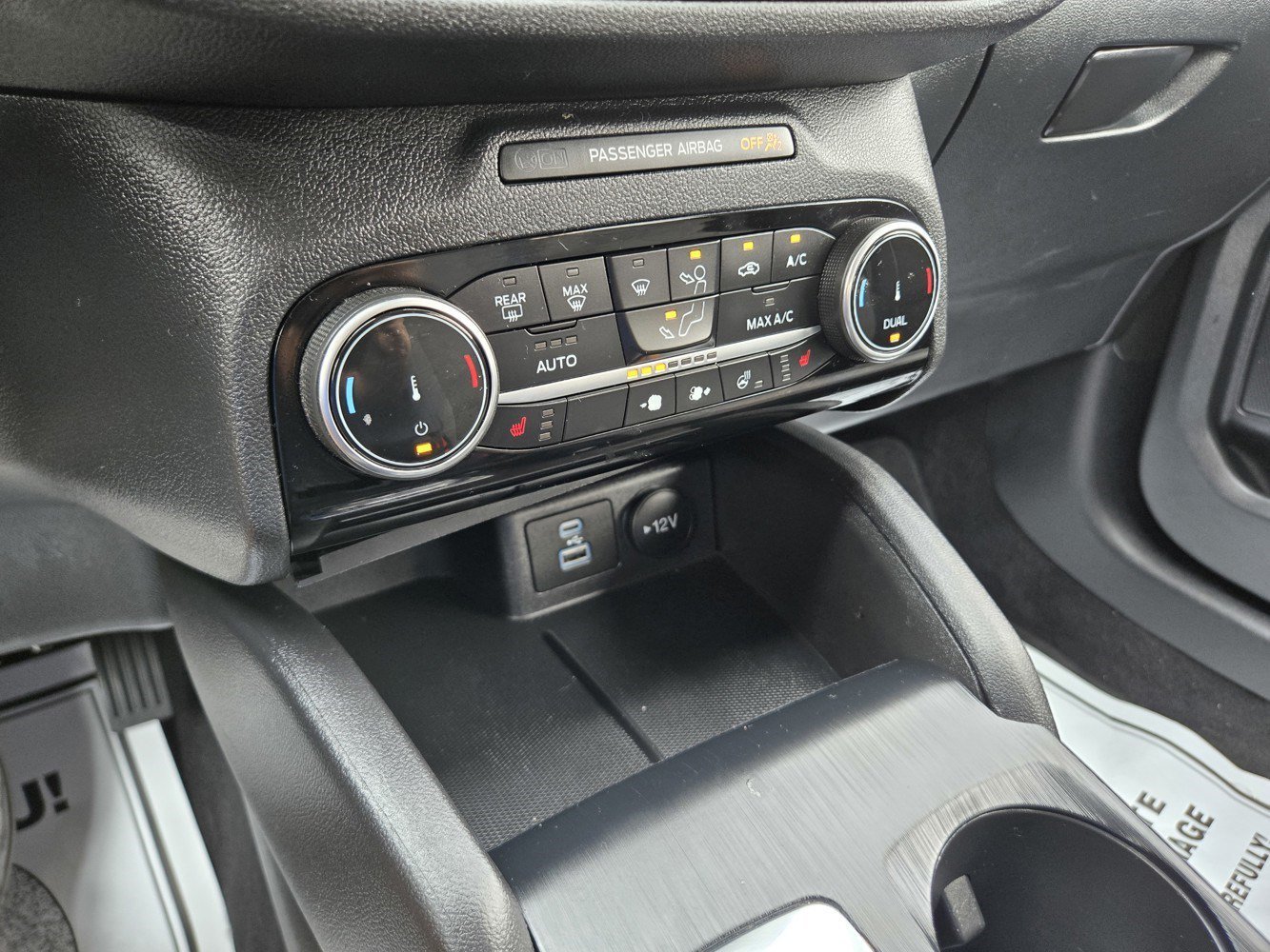 Used 2022  Ford SE image 10