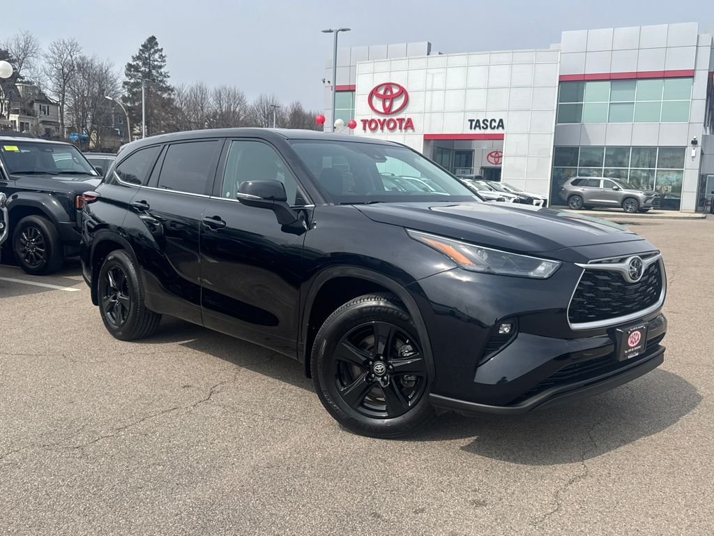 Black 2024 Toyota Highlander LE AWD SUV / Crossover All-Wheel Drive 8-Speed Automatic