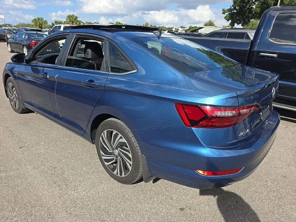 Used 2020 Blue Volkswagen SEL image 8