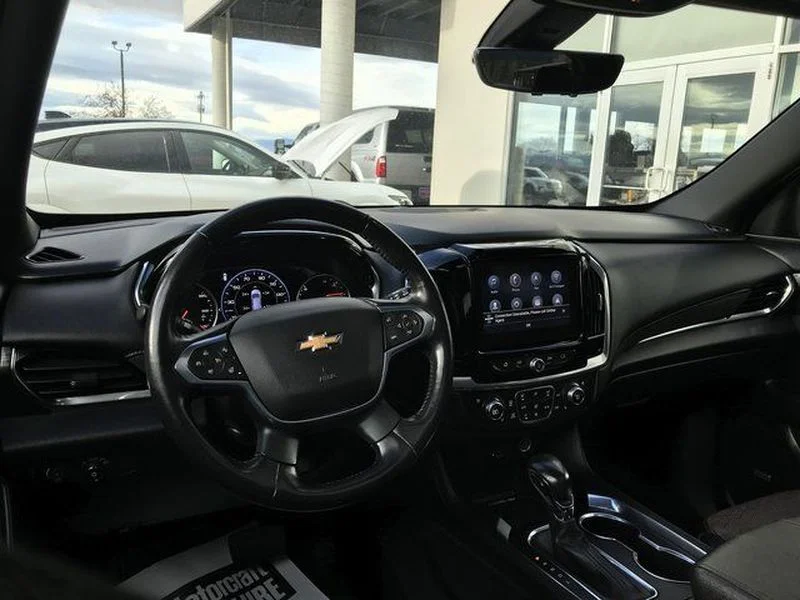 Used 2022 Mosaic Black Metallic Chevrolet High Country image 11