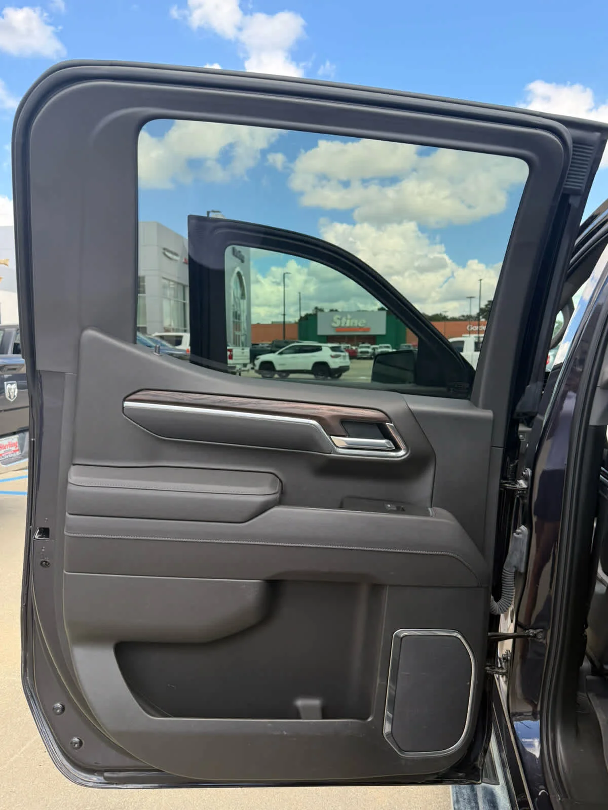 Used 2026 Titanium Rush Metallic GMC SLT image 9