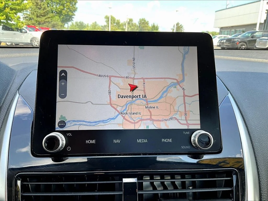 Used 2024 Blue Mitsubishi SE image 18